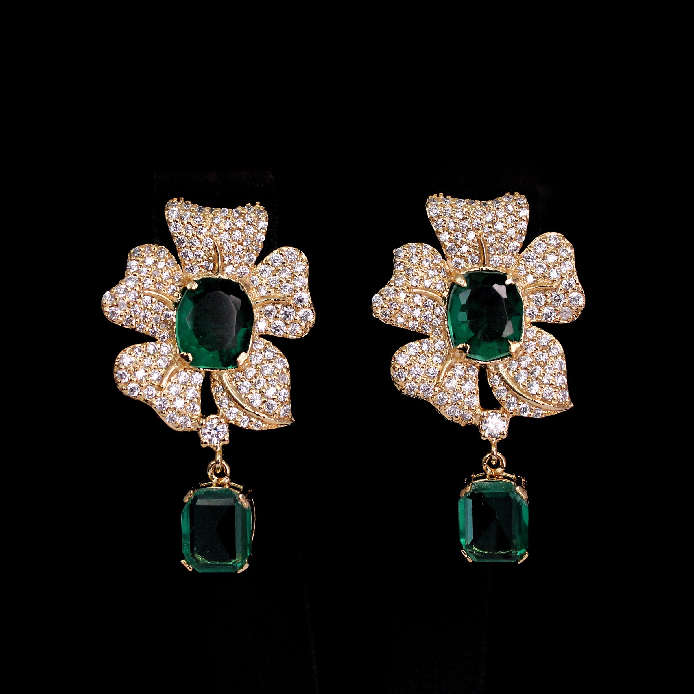 https://www.indiatrndshop.shop/wp-content/uploads/1699/74/latest-products-45-00-usd-for-flower-shaped-earrings-boutiques_0.jpg